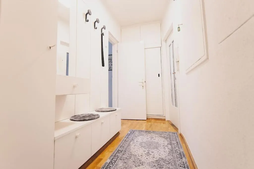 Charmantes Apartment Mit Terrasse Graz