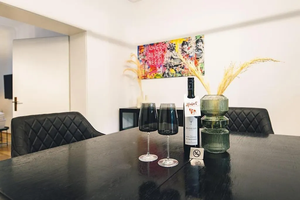 Charmantes Apartment Mit Terrasse Graz Austria